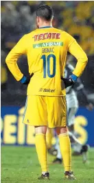  ??  ?? Gignac observa el juego