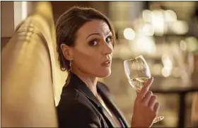  ??  ?? Suranne Jones incarne la docteure Gemma Foster, désormais vengeresse.