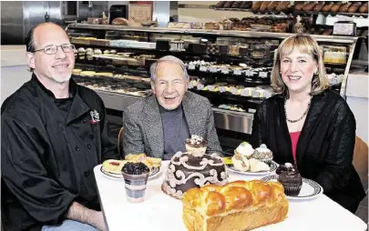  ?? James Nielsen photos / Houston Chronicle ?? Sigmund Jucker, center, helped found Three Brothers Bakery, now run by Bobby Jucker, left, and his wife, Janice Jucker.