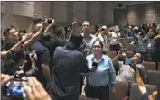  ?? Eric Thayer Bloomberg ?? BETO O’ROURKE, Democratic candidate for Texas governor, confronts Gov. Greg Abbott at a briefing.