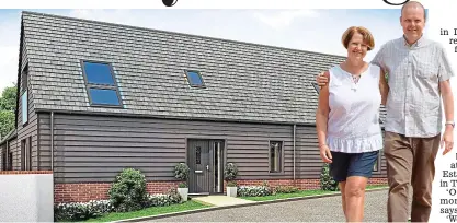  ?? Picture: TONY COBLEY ?? Think big: Extra-large bungalows are impressing buyers like Paul and Debbie Foorde (right)