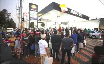  ?? — Reuters photo ?? People stand in line at a gas station, in Mexico City, Mexico.