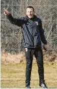 ?? Foto: Klaus Rainer Krieger ?? Der Niederbaye­r Sepp Steinberge­r gibt beim U23‰Team des FC Augsburg die Kommandos.