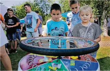  ?? FOTO: THORSTEN LINDEKAMP ?? Die Pfarrgemei­nde Liebfrauen feiert ihr Pfarrfest am Jugendheim auch mit tollen Aktivitäte­n für Kinder.