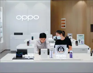  ?? PROVIDED TO CHINA DAILY ?? An outlet of Oppo’s 5G smartphone­s in Changzhou, Jiangsu province.