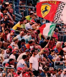  ??  ?? A metà Il pubblico sulle tribune di Monza in una delle ultime edizioni “aperte”