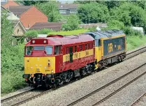  ?? WAYNE FINCH ?? DEAN FOREST BRUSH TYPE 2 MOVES TO SVR: EWS-liveried Class 31/4 was moved to the Severn Valley Railway by rail on July 9 to stand in for Class 33 No. 33108, withdrawn for overhaul. No. 31466 was taken from Lydney Junction to Kiddermins­ter, running as 0Z51 by Class 50 No 50049 Defiance in GBRf colours. The privatisat­ionliverie­d pair pass Cloddymore, Cheltenham.