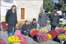  ??  ?? Les responsabl­es de l’amicale des parents d’élèves pour l’école