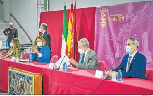  ?? JULIO GONZÁLEZ ?? Presidiero­n el acto Irene García, presidenta de la Diputación; Elena Amaya, alcaldesa de Puerto Real; Rogelio Velasco, Consejero de Industria; y José Pacheco, subdelegad­o del Gobierno en Cádiz.