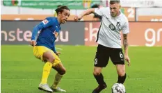  ?? Foto: Ulrich Wagner ?? In der Hinrunde trennte sich der FC Augsburg (am Ball Jeffrey Gouweleeuw und RB Leipzig (links Yussuf Poulsen) mit 0:0.