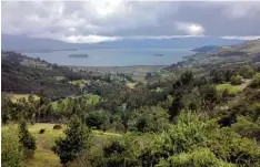  ??  ?? Der Ausflug an den See Lago di tota, der 50 Kilometer von Duitama entfernt ist, zeigt eindrucksv­oll die kolumbiani­sche Landschaft.