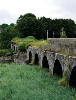  ??  ?? En juin 1944, le pont de la Roque était devenu un enjeu stratégiqu­e.