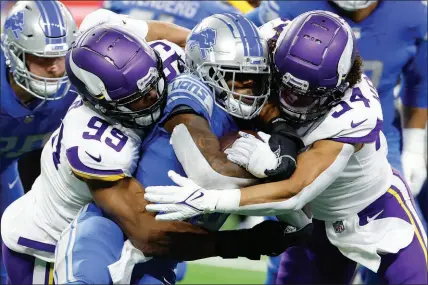  ?? RICK OSENTOSKI / ASSOCIATED PRESS ?? Detroit Lions running back Jamaal Williams is tackled by Minnesota Vikings linebacker­s Danielle Hunter (99) and Eric Kendricks (54) on Sunday in Detroit.