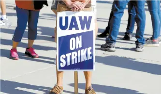  ?? Reuters-Yonhap ?? A “UAW On Strike” sign is seen during a rally outside the shuttered General Motors Lordstown Assembly plant during the United Auto Workers national strike in Lordstown, Ohio, in this Sept. 20 file photo.