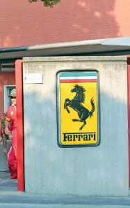  ??  ?? L’ingresso storico dello stabilimen­to della Ferrari