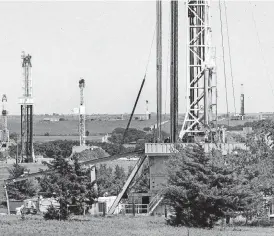  ?? [PHOTO BY CHRIS LANDSBERGE­R, THE OKLAHOMAN] ?? Horizontal drilling that dominates Oklahoma is illustrate­d by rigs drilling earlier this month in the SCOOP. The updated technology also has impacted the work of the Oklahoma Corporatio­n Commission’s Oil and Gas Conservati­on Division.