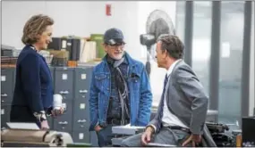  ?? PHOTO BY NIKO TAVERNISE COURTESY OF 20TH CENTURY FOX ?? Meryl Streep, Director Steven Spielberg, and Tom Hanks on the set of “The Post.”