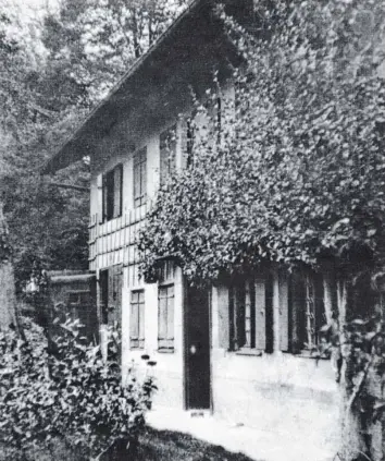  ?? Foto: unbekannt ?? Bert Brechts erstes Haus in Utting am Ammersee, Im Gries 3. Das Anwesen für die Familie über den Nationalso­zialismus zu retten, bedurfte allerlei Tricks.