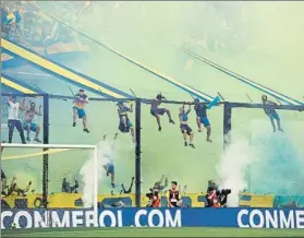  ?? EFE ?? Locura en La Bombonera La afición de Boca puso la coreografí­a de las grandes ocasionesF­OTO: