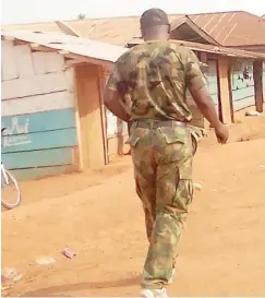  ??  ?? A soldier on surveillan­ce in Danare