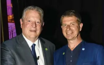  ??  ?? Ignace Schops is een van de trainers die Al Gore uitstuurt om de klimaatsve­randering op de agenda te houden.