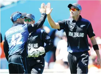  ??  ?? ON A HIGH: New Zealand’s Tim Southee, right, is congratula­ted by his captain Brendon McCullum during their match against Australia. (AP)