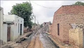  ?? HT PHOTO ?? The streets of Mirchpur village in Hisar wear a deserted look since the Delhi high court verdict.