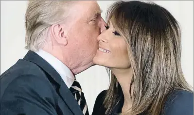  ?? SAUL LOEB / AFP ?? Melania, junto a Donald Trump en un acto el pasado miércoles en la Casa Blanca