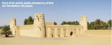  ??  ?? Fort d’Al-Jahili, jadis résidence d’été du fondateur du pays.