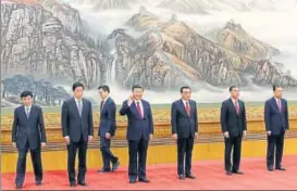  ?? REUTERS ?? Chinese President Xi Jinping (centre) with the other members of the standing committee.