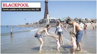 ??  ?? Family paddle as the mercury hits 25C