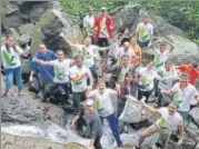  ?? HT ?? Volunteers clean up area around the waterfall in Navi Mumbai.