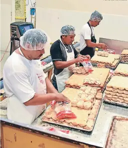  ?? FOTO: EL HERALDO ?? Las micro y pequeñas empresas están generando entre el 60% y 70% de los empleos en Honduras.
