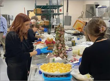 ?? FRANK MECHAM- THE NEWS-HERALD ?? Stephanie Pietropint­o, Melissa Cook and Tiffany Klinger help prepare the Taste of Italy feast.