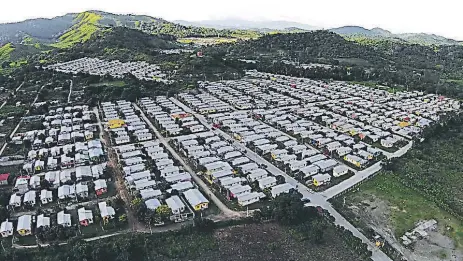  ?? FOTOS: FRANKLYN MUÑOZ. ?? PROYECTO. En la colonia Bosques de Jucutuma, Ticamaya, se construyen más de 900 casas populares..