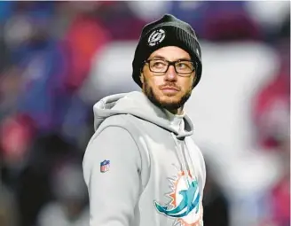  ?? ADRIAN KRAUS/AP ?? Dolphins coach Mike McDaniel watches warmups before Miami’s game against the Bills in Orchard Park, N.Y., on Dec. 17.