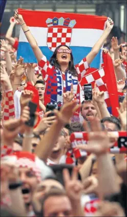  ??  ?? CON ILUSIÓN. La afición de Croacia sueña con pasar a la final.