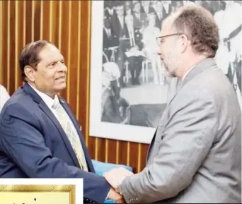  ??  ?? Prime Minister, Moses Nagamootoo (left) greets CARICOM Secretary-General, Irwin La Rocque. (DPI photo)