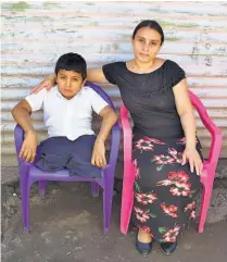  ??  ?? Motivación. José es un niño alegre que disfruta de jugar fútbol con sus compañeros de escuela, y que espera superarse en la vida.