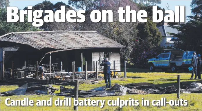  ?? Picture: CHRIS KIDD ?? FLAME-OUT: Preliminar­y investigat­ions failed to determine the cause of an overnight fire that extensivel­y damaged this shed in Martin St, Wynyard, yesterday.
