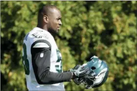  ?? MATT ROURKE — THE ASSOCIATED PRESS ?? Philadelph­ia Eagles outside linebacker Nigel Bradham is suspended for the first game of the season.