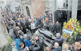  ?? NESTOR GARCIA ?? El adiós. El homenaje a Ernestina Herrera de Noble, en Recoleta.