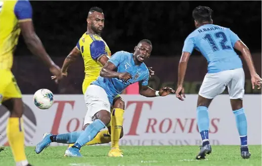  ??  ?? Tough opponents: Pahang’s Herold Goulon (left) believes it will not be easy against selangor today.