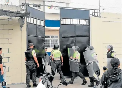  ?? Fotos: FC / EXTRA ?? 1 1. La balacera se registró el pasado martes en el interior del Centro de Rehabilita­ción Social de Machala.