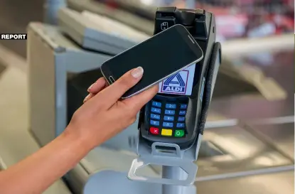  ??  ?? Vorreiter Beim Lebensmitt­elDiscount­er Aldi können Android-Nutzer schon seit zwei Jahren kontaktlos via NFC bezahlen.