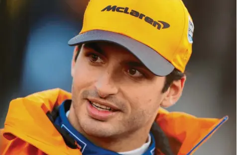  ?? Foto: David Davies, dpa ?? Laut Medienberi­chten zukünftig in einem Ferrari unterwegs: der Spanier Carlos Sainz.