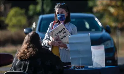  ?? Photograph: Andrew Caballero-Reynolds/ AFP/Getty Images ?? A woman speaks to a job recruiter during a job fair in Leesburg, Virginia, on 21 October 2021.