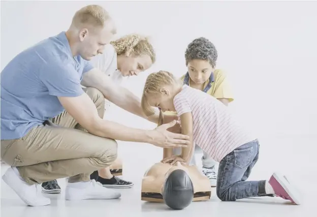  ??  ?? 0 A paramedic teaches a group of children CPR, which Cayden Mcauley has gone on to learn as his mother suffers from chronic heart failure and is waiting for a new heart