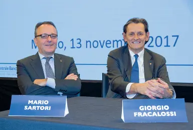  ??  ?? A Milano Il direttore generale di Ccb Mario Sartori e il presidente Giorgio Fracalossi ieri in assemblea