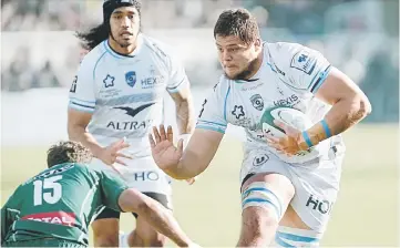  ??  ?? Montpellie­r’s South African lock Paul Willemse (right) vies with Pau’s New Zealand centre Tom Taylor during the French Top 14 rugby union match between Pau and Montpellie­r at the Hameau stadium in Pau, southweste­rn France. — AFP photo